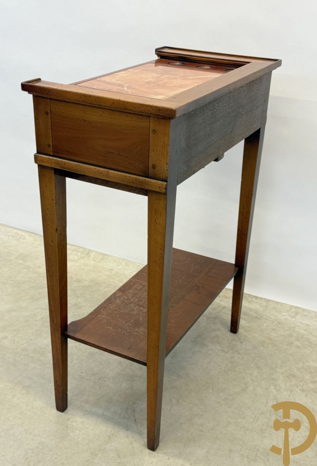 Kerselaren wandtafel met marmeren blad en ingebouwde borrelglaasjes
