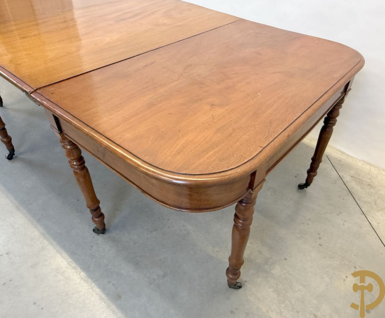 Engelse mahoniehouten tafel op 8 ballusterpoten (met 2 verlengstukken)