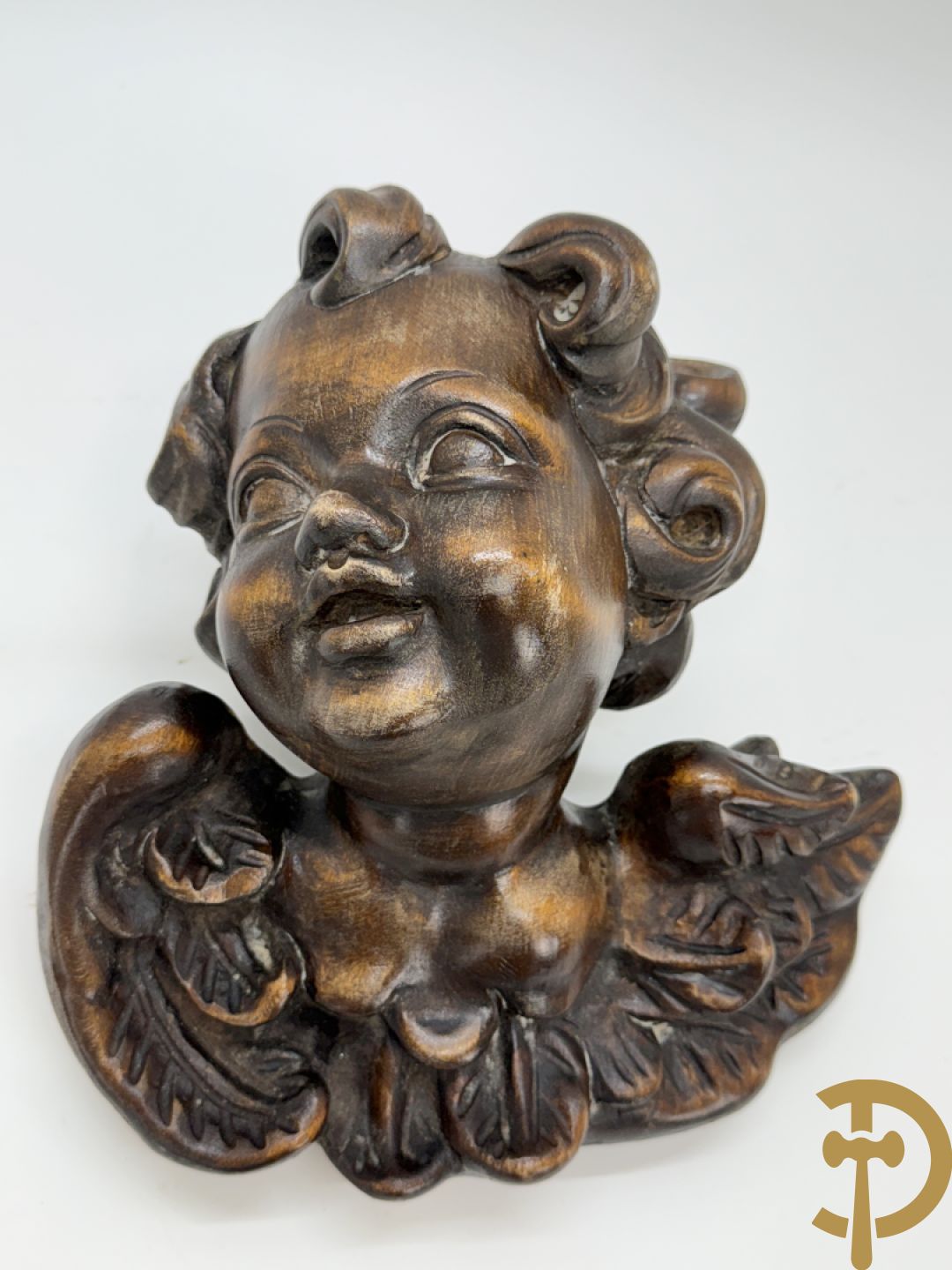 Houtsculptuur van gepolychromeerd engelenhoofd + engelenhoofd + sculptuur van accanthusrank
