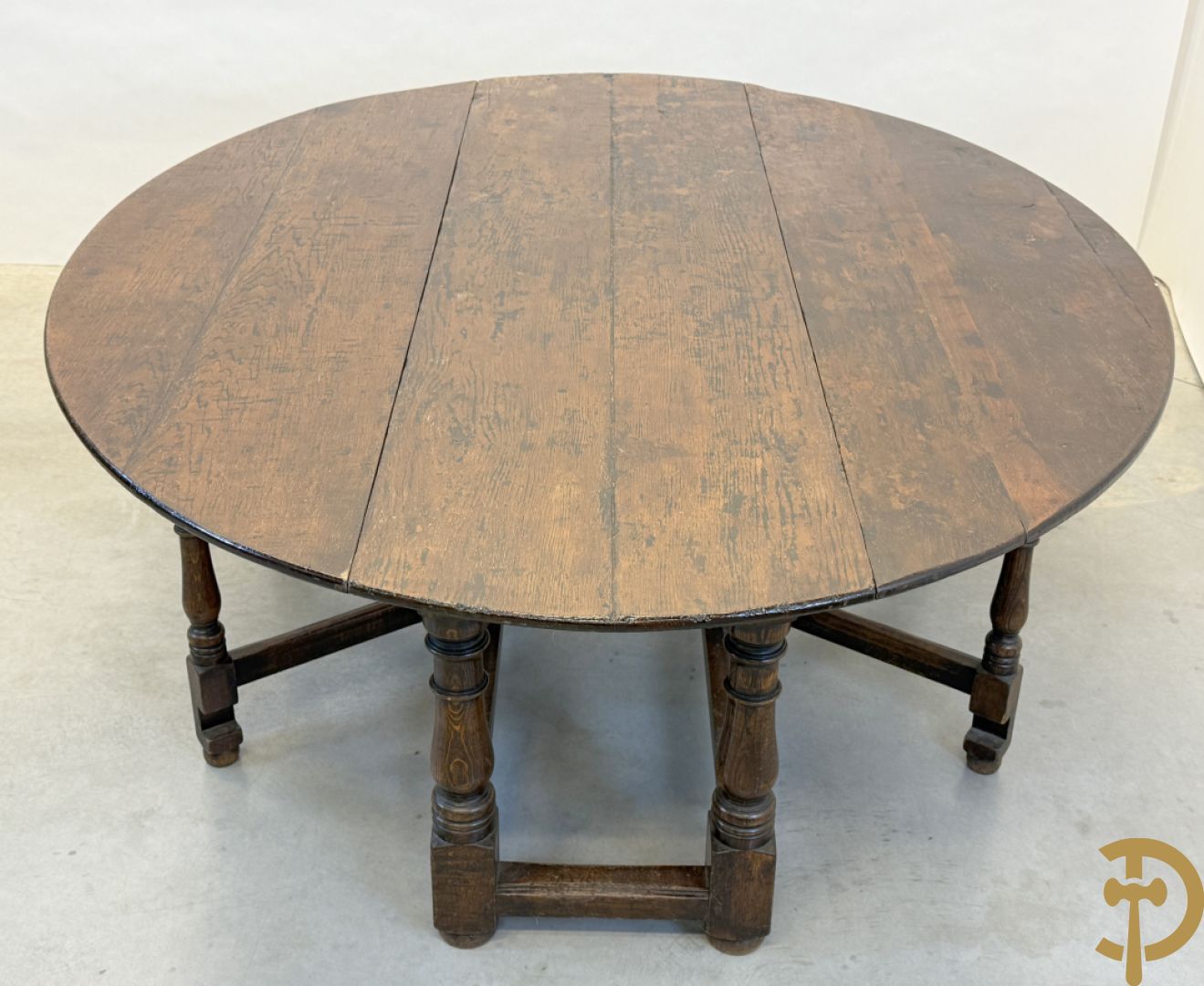 Grote massief eiken openklapbare gatelegg tafel + 6 Engelse eiken stoelen met lederen zitting