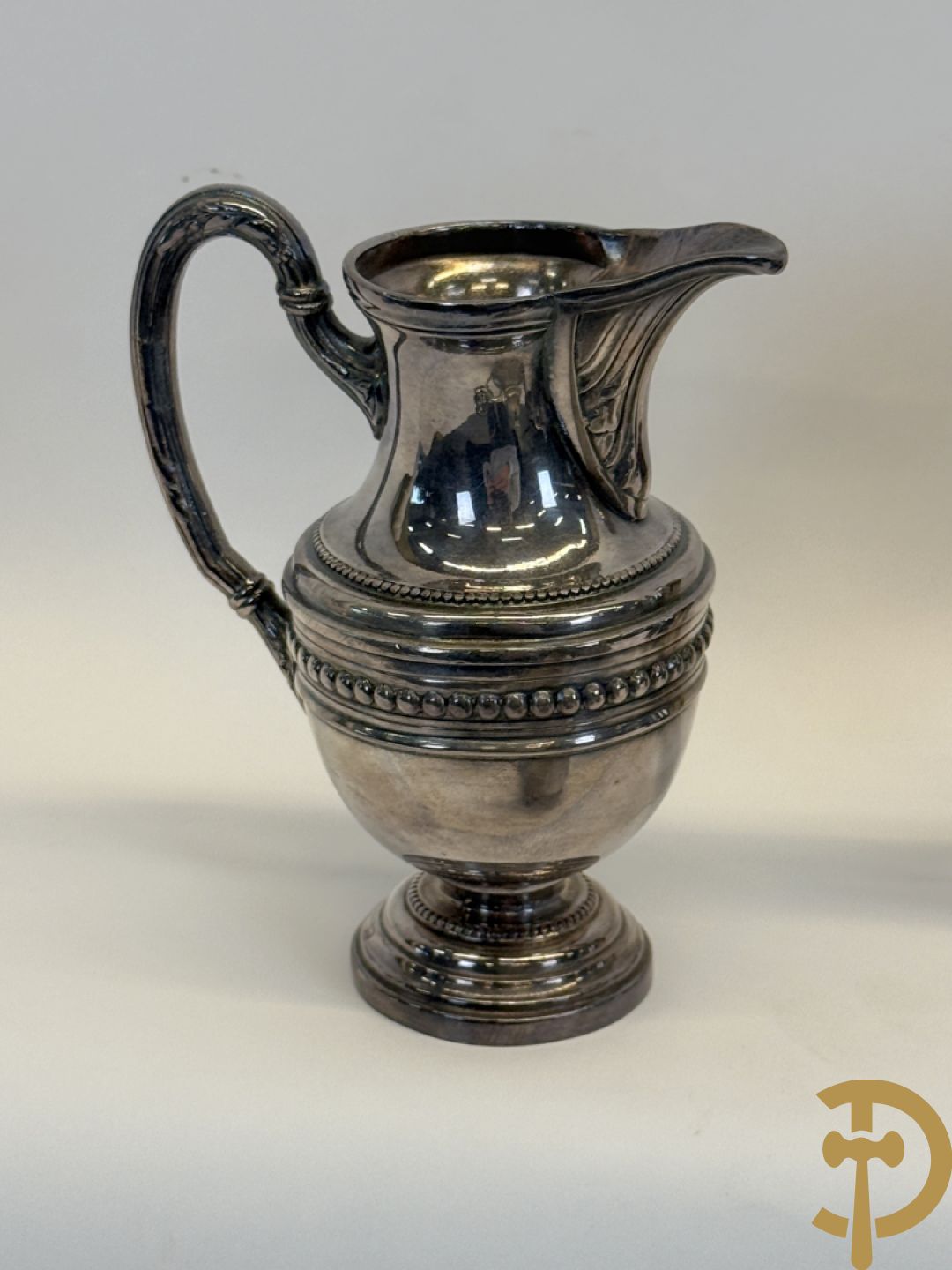 Vijf verzilverde theekannen, 2 verzilverde samovar en verzilverde suikerpot
