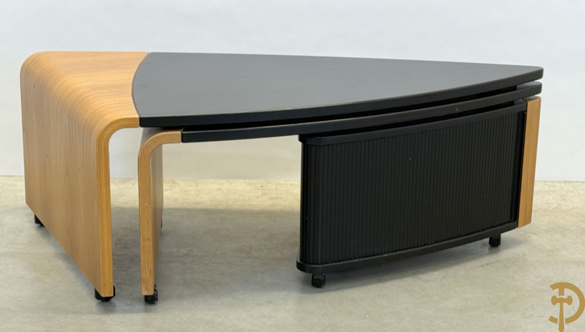 Openschuifbare design tafel - 3 ledig met centraal opbergmeubeltje