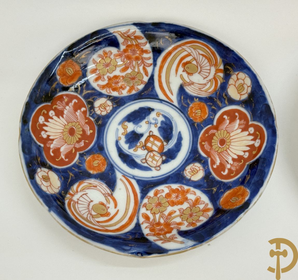 Vijf Chinese porseleinen bordjes met bloemendecor + 3 Japanse bordjes