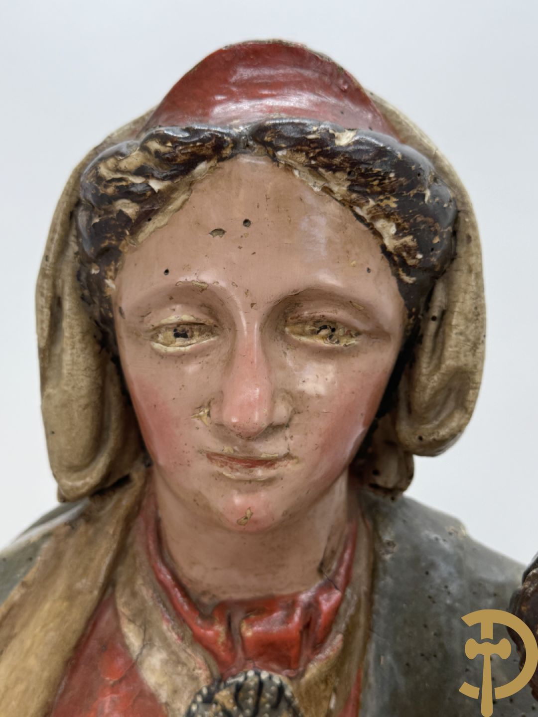 Gepolychromeerde houtsculptuur Madonna met rode jurk en kind, 18e