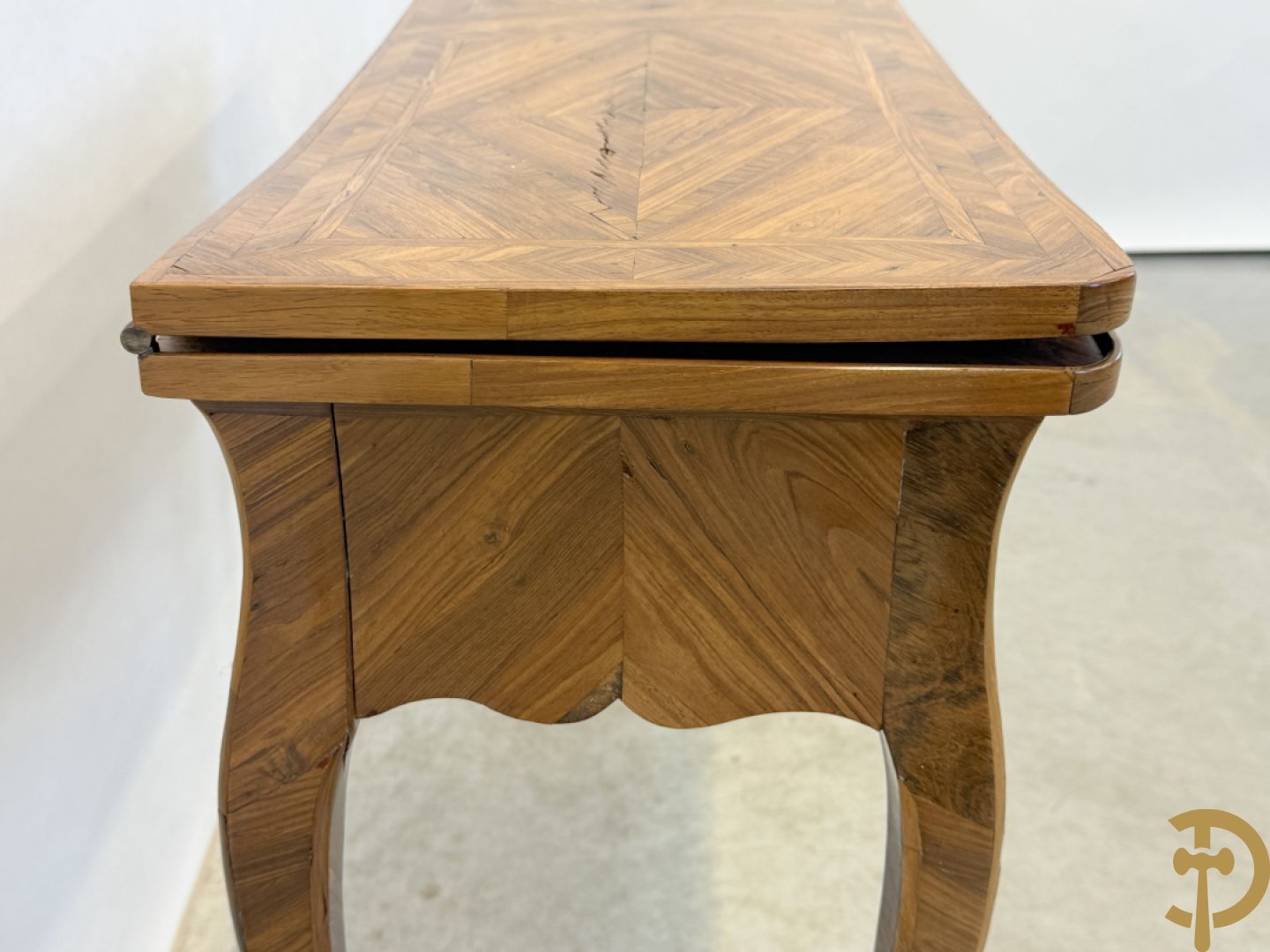 Gemarketteerd openklapbaar/kantelbare speeltafel op bronzen sabots