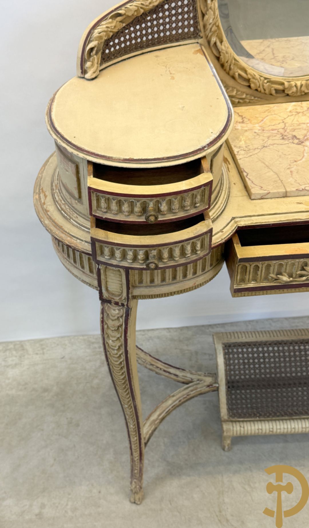 Gepatineerde damesopschiktafel met 5 lades en ovale spiegel, Louis XVI stijl