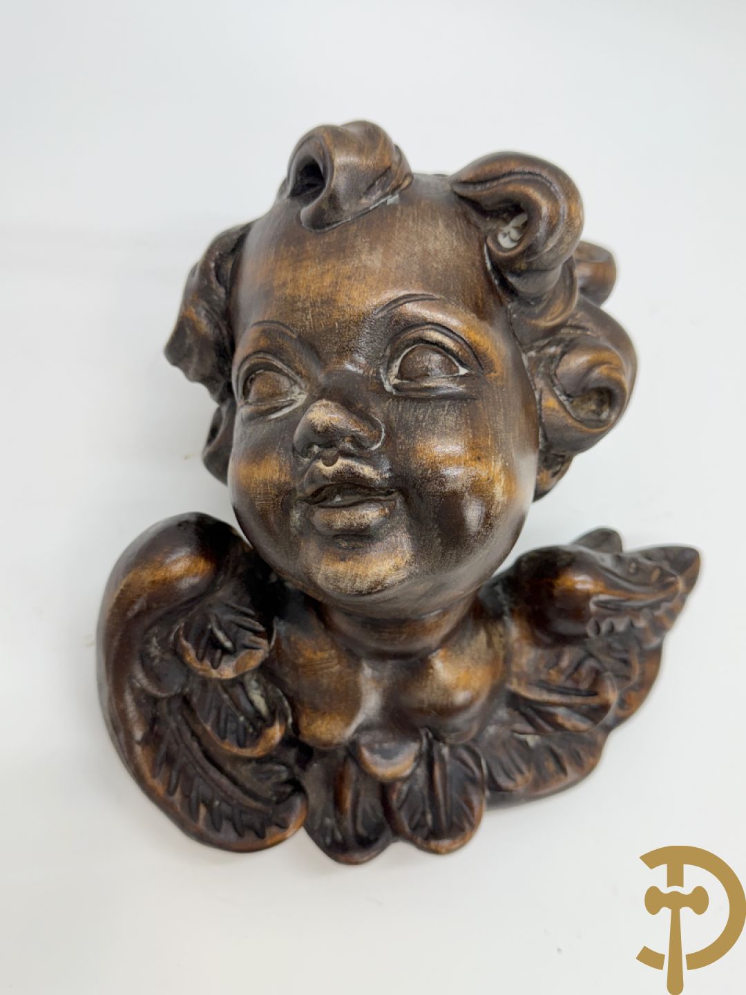 Houtsculptuur van gepolychromeerd engelenhoofd + engelenhoofd + sculptuur van accanthusrank