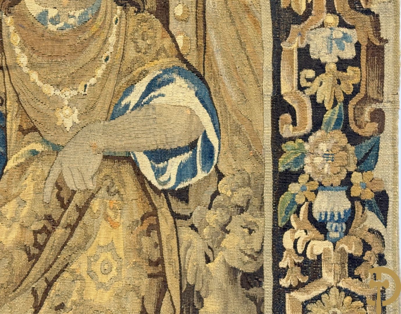 Vlaams handgeknoopt wandtapijt met geanimeerde scène met Konong en honden, omgeven door florale omranding, 18e