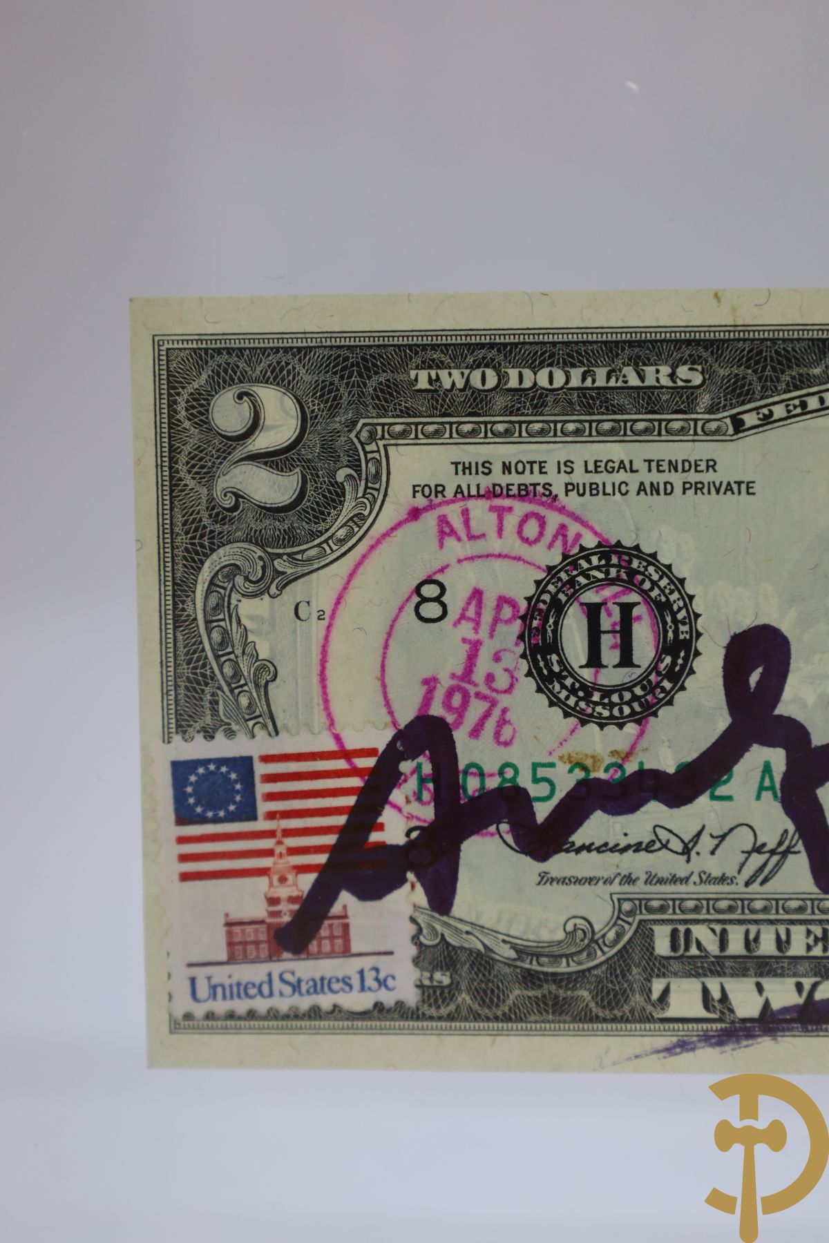 Warhol Andy getekend op Amerikaans 2 dollar biljet  
Serial Number: H08533432A
Year: 1976
Stamp and stamp of the American post office dated April 13, 1976 
Factory Warhol stamp on the back