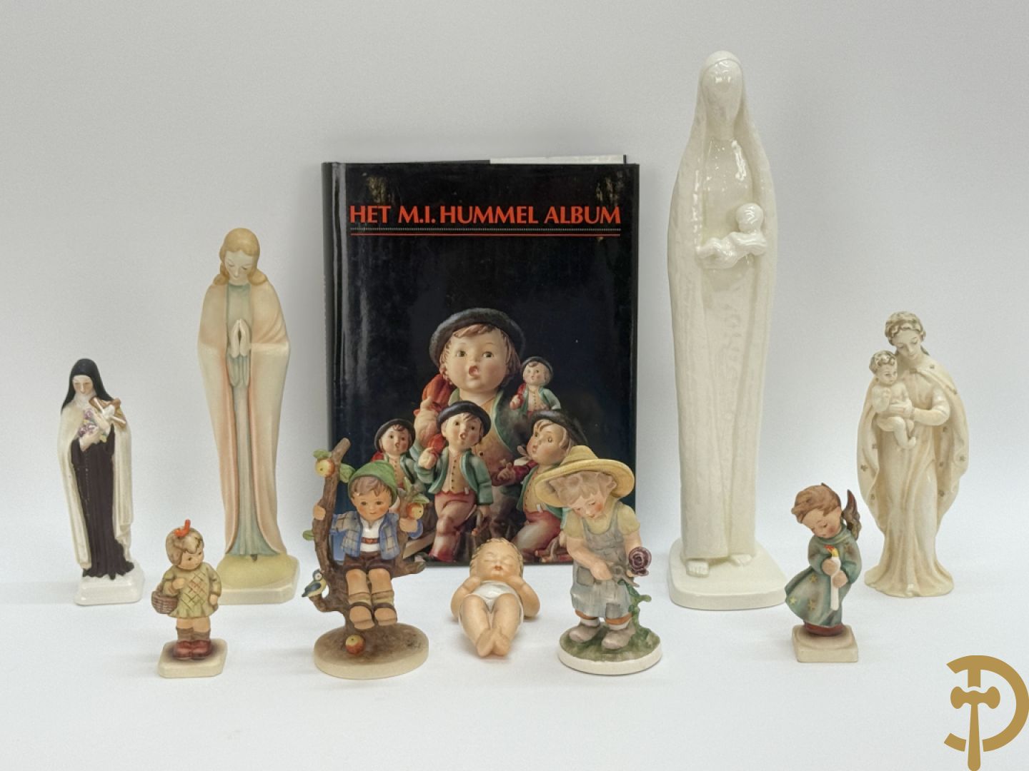 Goebel : 3 O.L.V. + Heilige Rita + 4 Hummeltjes + 1 Beeldje Friedl + boek (9 stuks in totaal)