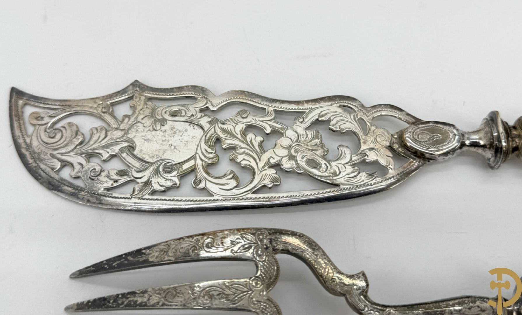 Wildbestek met massief zilveren handvaten en geajoureerd lemmet, Louis XV stijl