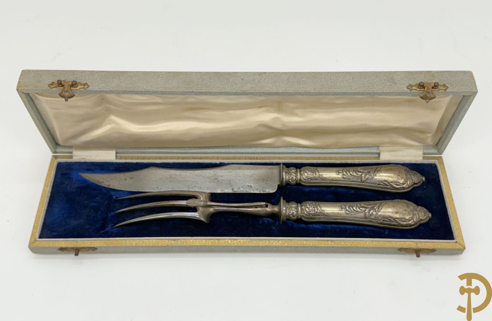 Wildbestek met massief zilveren handvaten en geajoureerd lemmet, Louis XV stijl