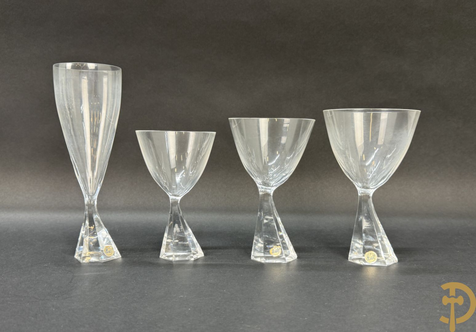Kristallen glasservies Peill, bestaande uit 11 rode wijnglazen, 11 witte wijnglazen, 12 waterglazen en 11 champagne glazen