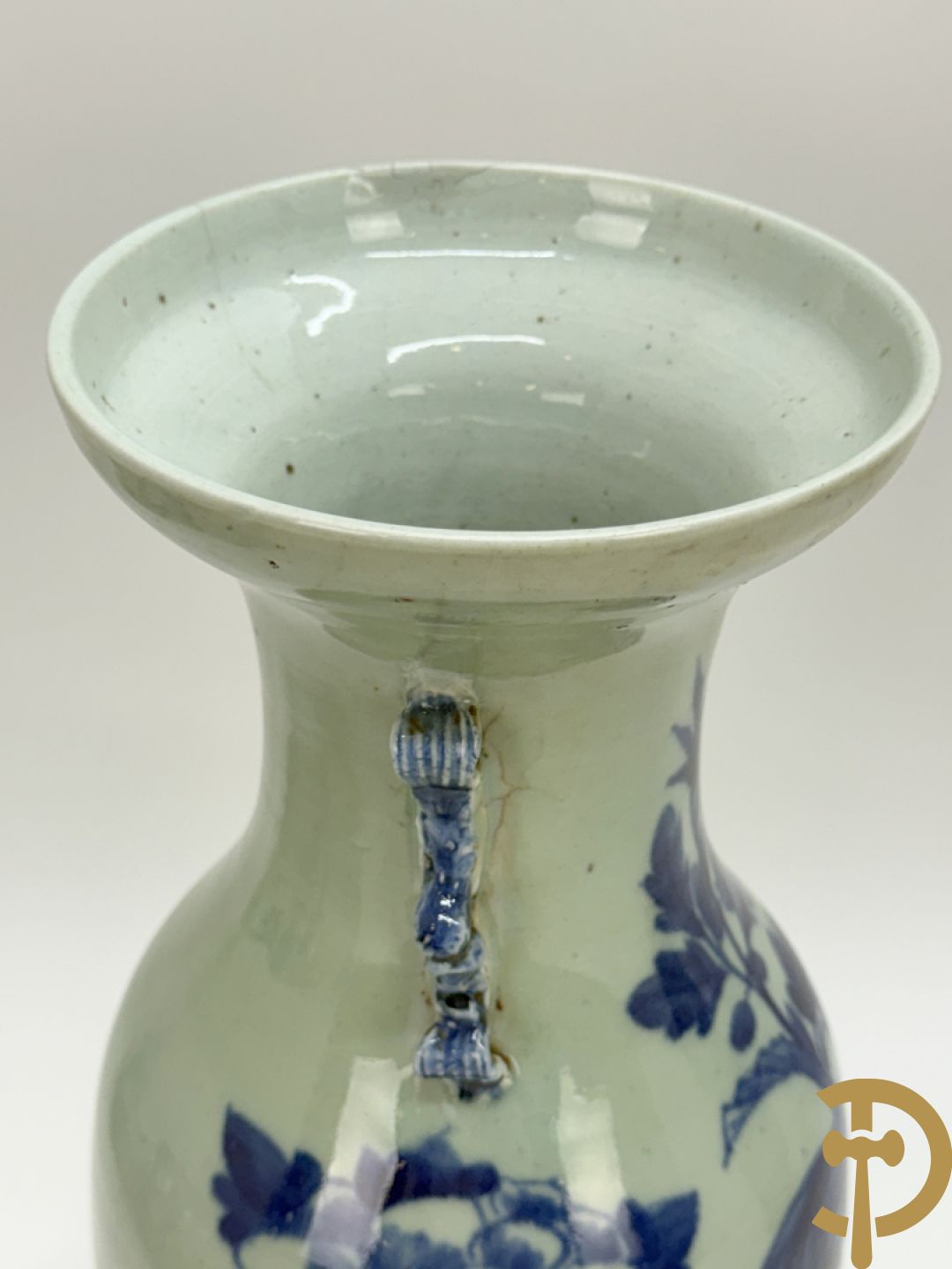 Paar Chinese porseleinen blauw/wit vazen met bloemendecor