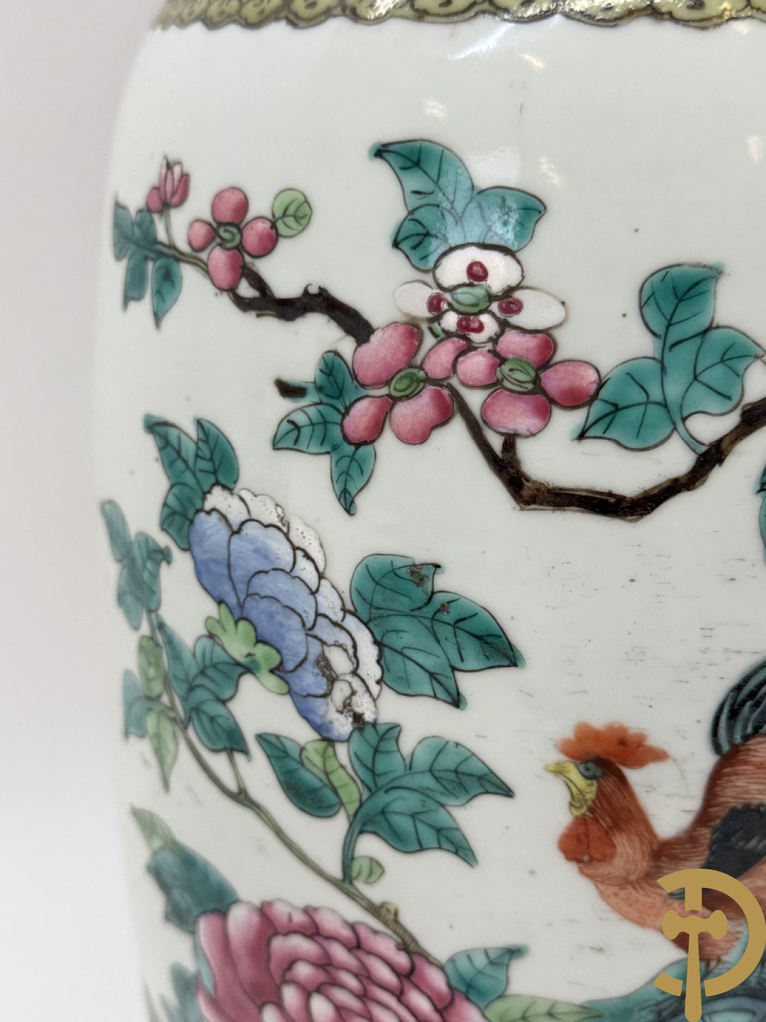 Chinese porseleinen vaas met decor van hanen en bloemen
