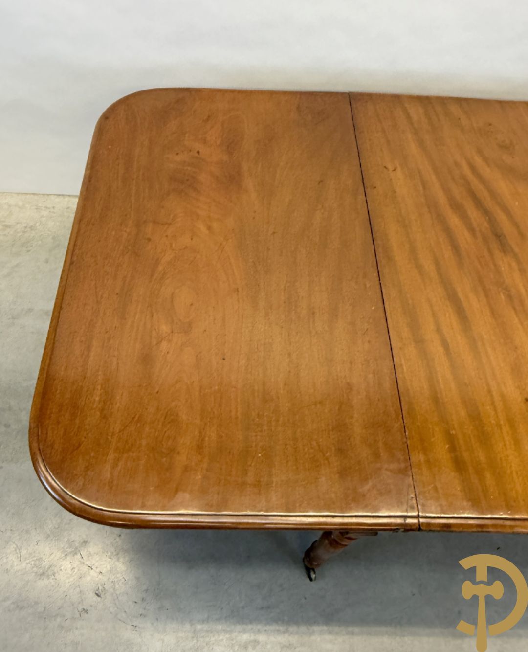 Engelse mahoniehouten tafel op 8 ballusterpoten (met 2 verlengstukken)