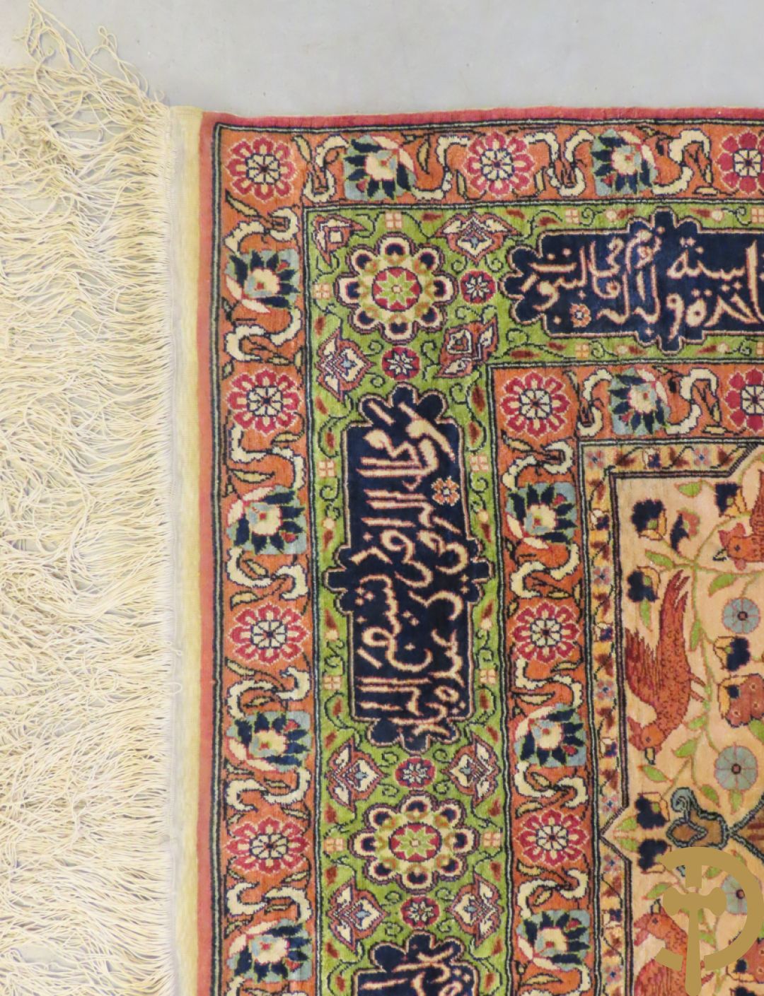 Turks handgeknoopt zijden tapijt Kayseri met vazen- en bloemendecor en orientaalse tekens