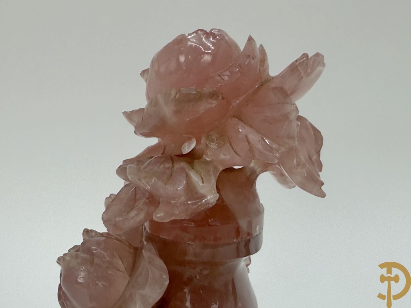 Brule parfum met bloemenmotieven in quartz + brule parfum in jadeiet + brule parfum met salamanders