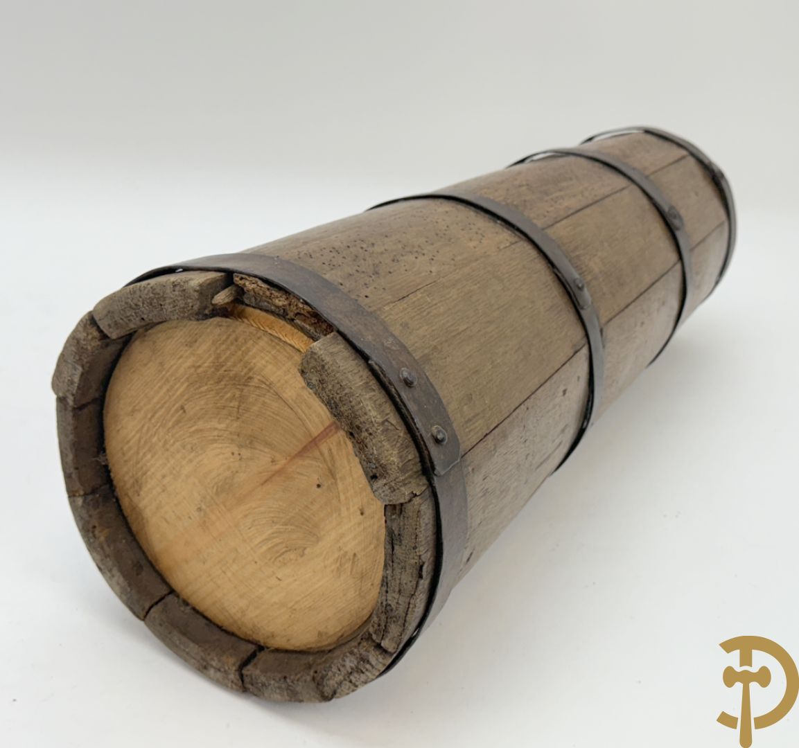Lot folklore w.o. antieke gemerkte (IBT BCR) houten muurdoos 1845, karner zonder stok, antieke houten veldfles (gourde) 19e + houten sculptuurtje