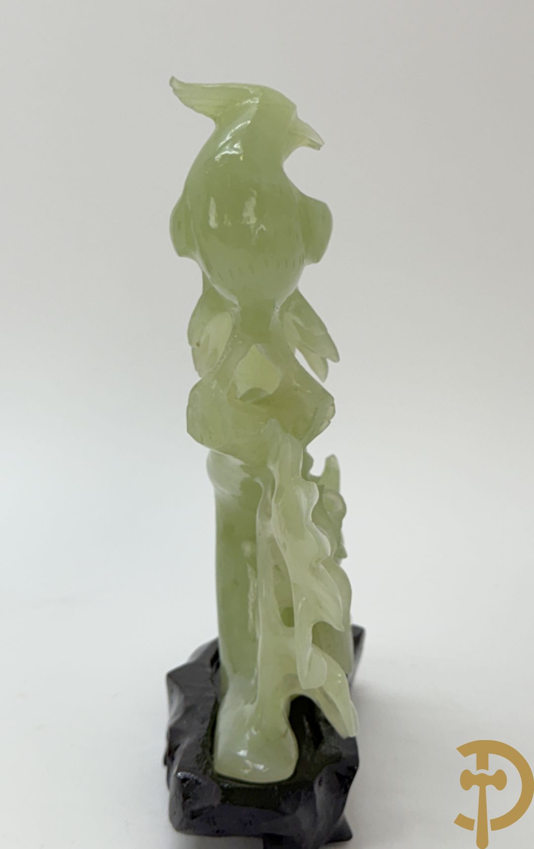 Drie handgesculpteerde Aziatische vogels met bloemenmotieven in jadeiet + klein haantje in jadeiet