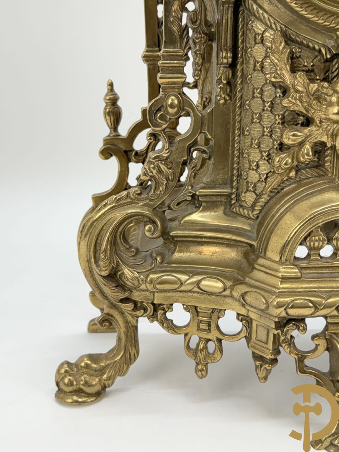 Driedelige vuurvergulde bronzen garnituur, Neo Renaissance stijl