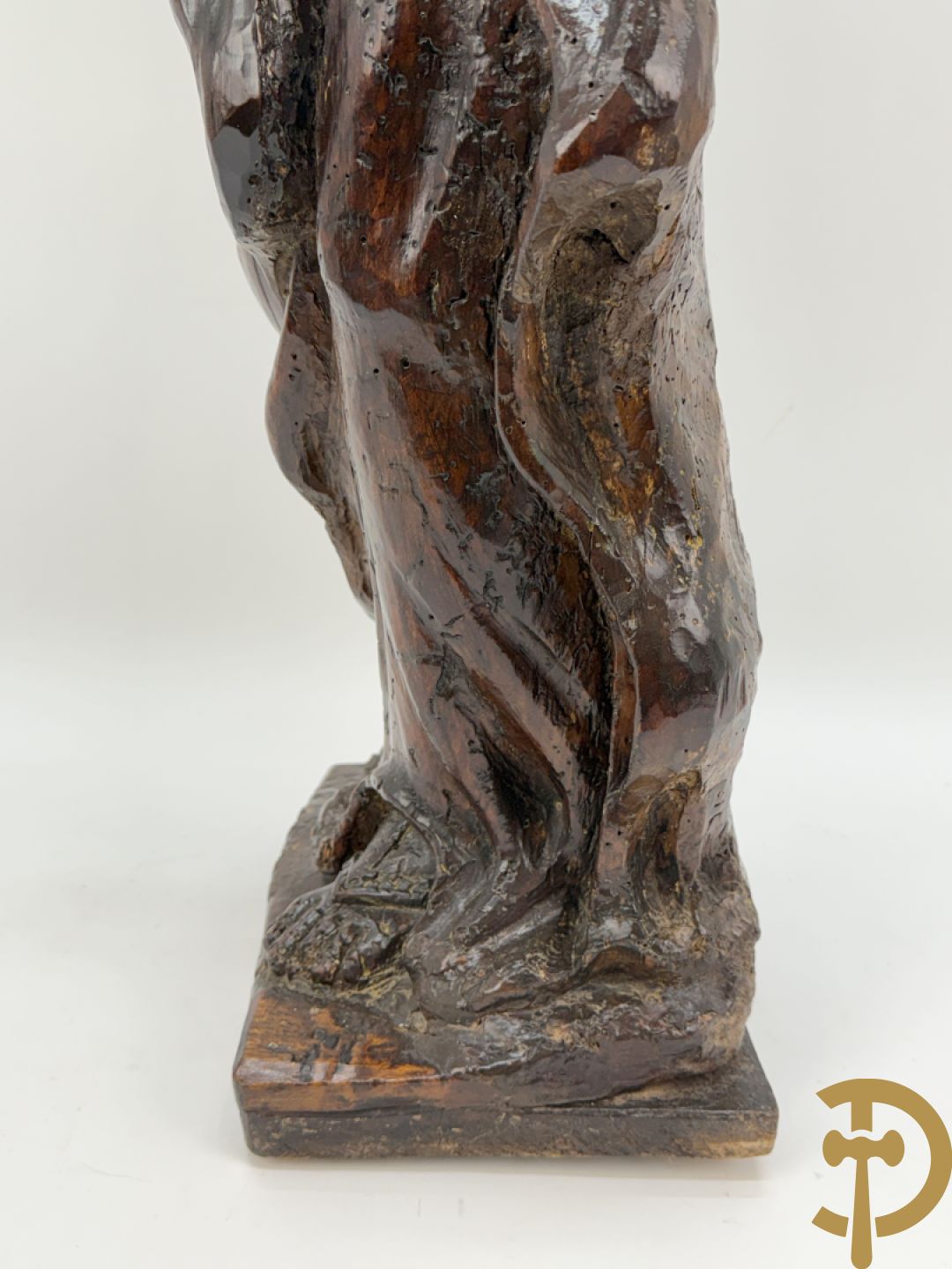 Houtgesculpteerde antieke religieuse voorstelling van evangelist, 18e