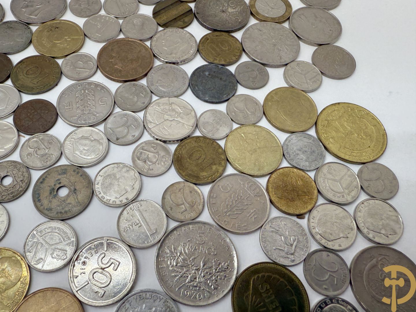 Verzameling munten Belgisch, Duits en Frans + verzamelmapje munten met Dirk Frimout uit 1992 + ingepakte eerste euro minikit + oude bankbiljetten van Frankrijk en België