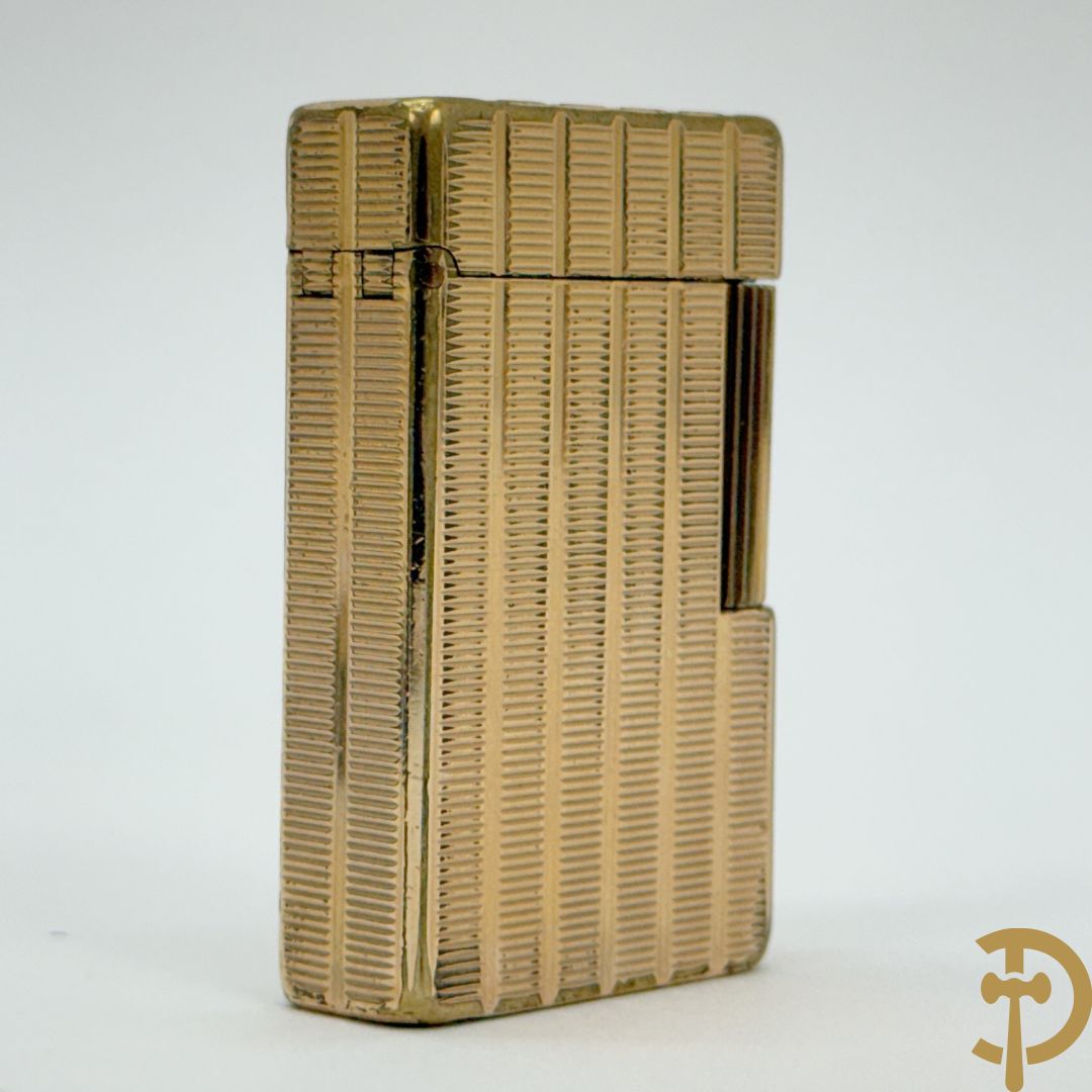 Vergulde aansteker S.T. Dupont met lijnmotieven, serienummer "954BEC" - in etui