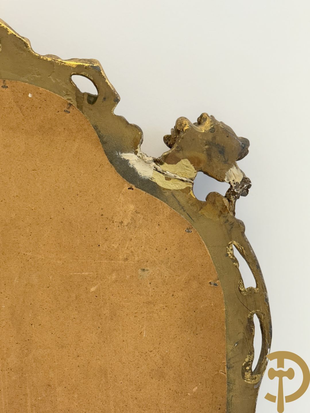 Vergulde spiegel met rocailles en bloemenmotieven, Louis XV stijl