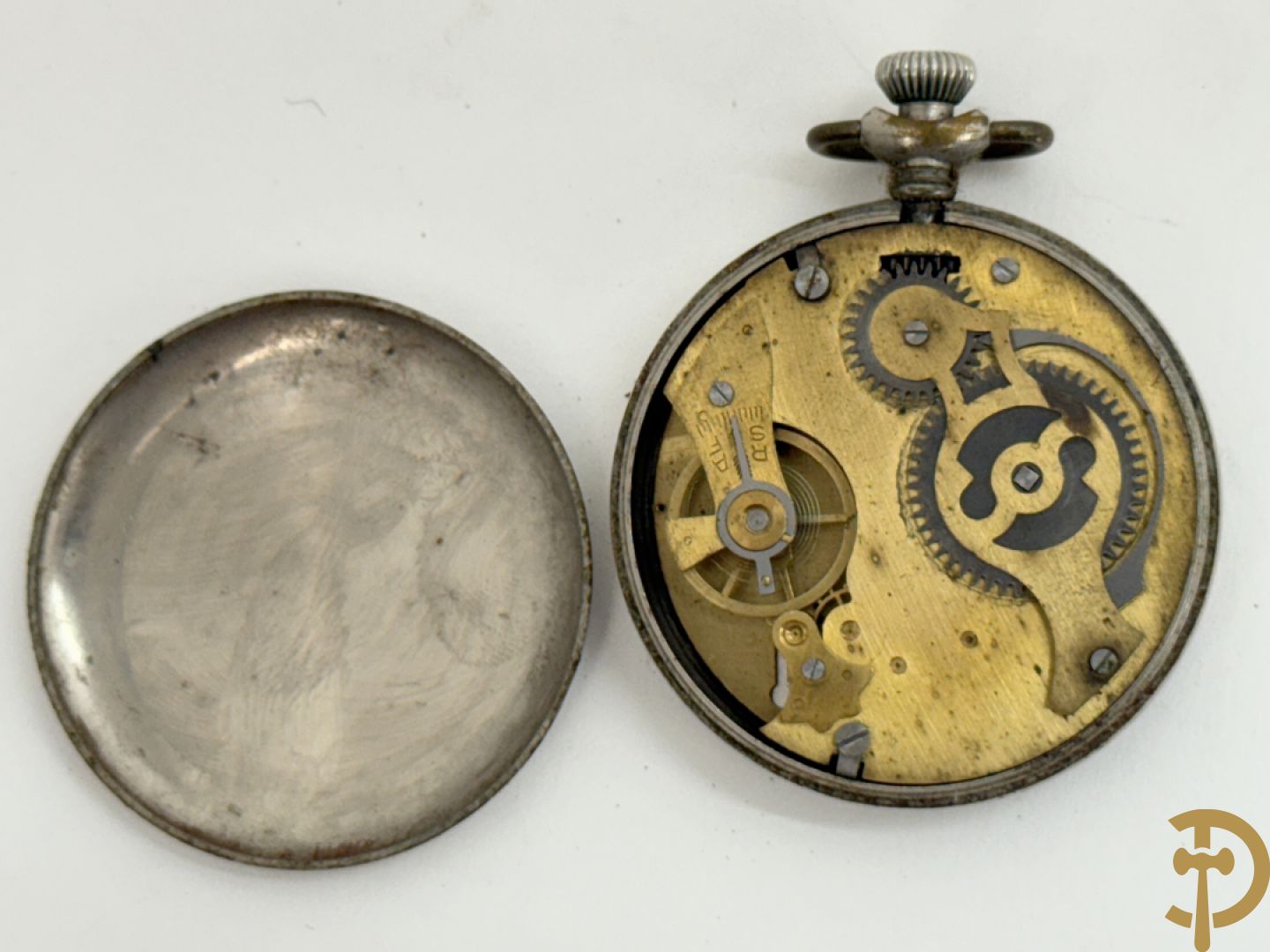 2 zakhorloges Roskpf + zakhorloge met jachtmotieven + zakhorlogehanger + 2 zakhorlogekasten + chrono (na te zien) + zakhorloge Bacschmed