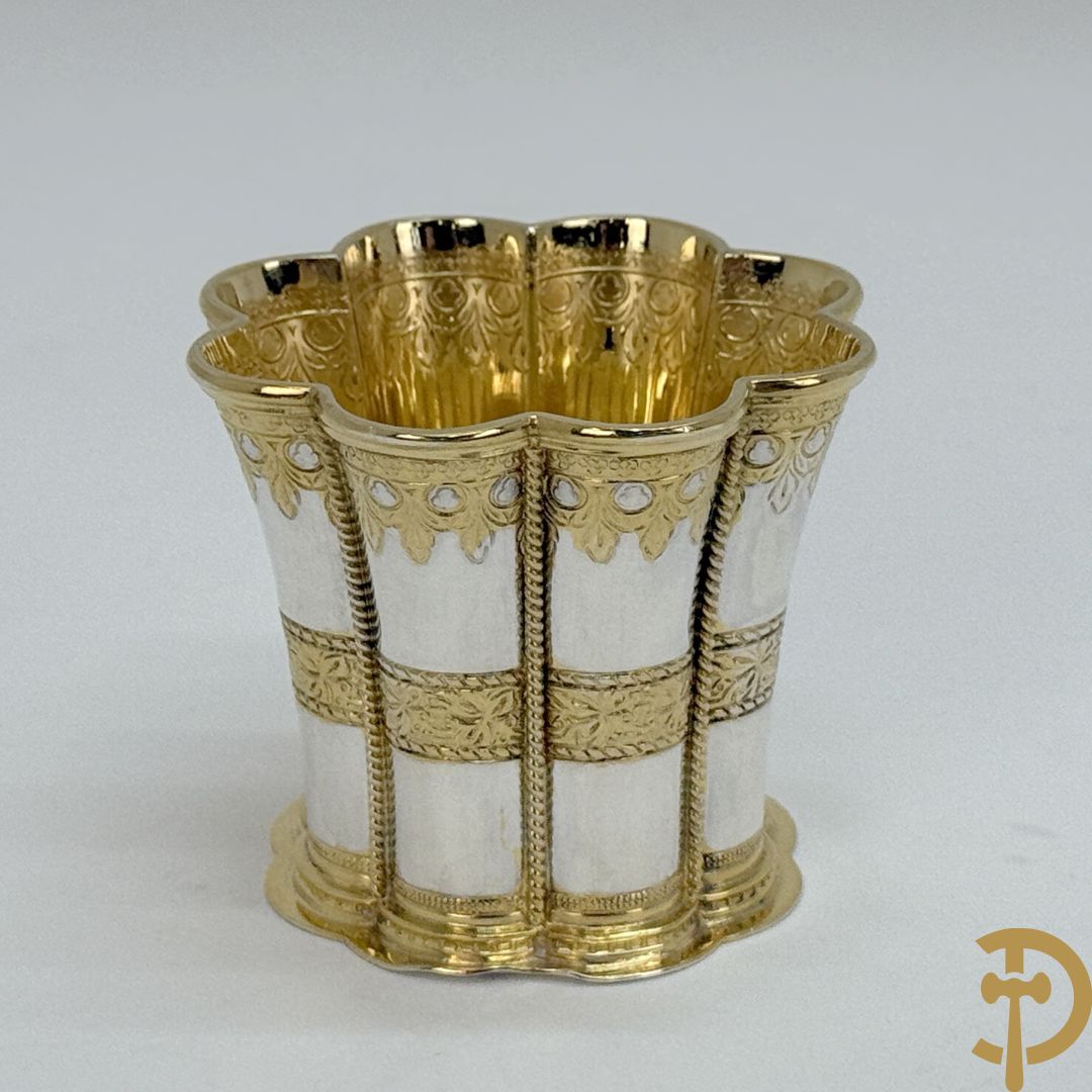 Massief zilveren Margrete beker met vergulde motieven en vermeil binnenin, maker Michelsen A., Serling silver