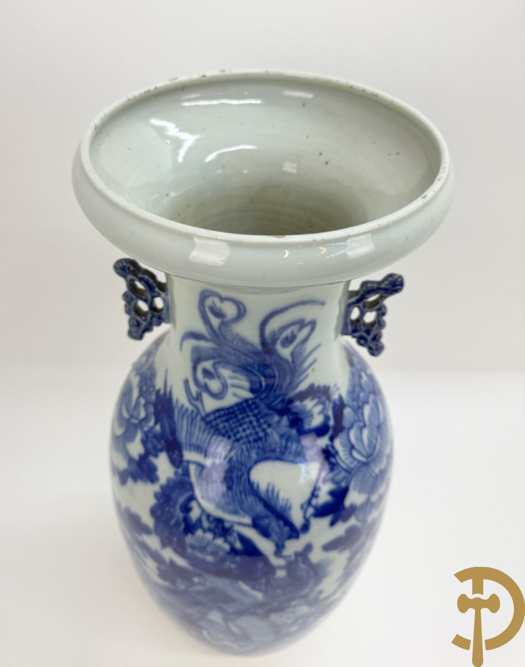 Chinese porseleinen vaas met blauw/wit fenix en bloemendecor