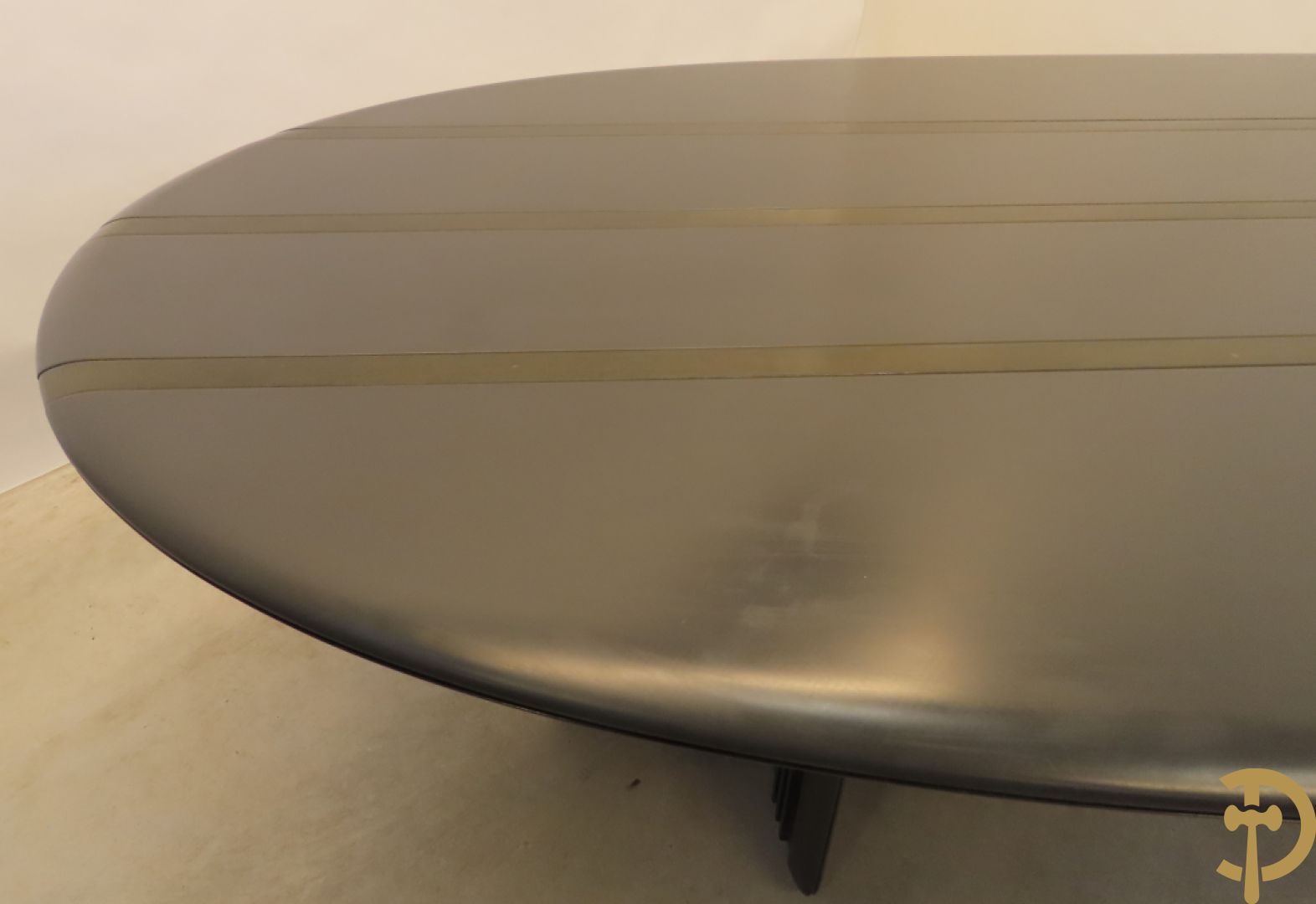 Grote ovale tafel van de Italiaanse ontwerper Umberto Asnago voor Giorgetti + 10 bijhorende hoogleunige stoelen