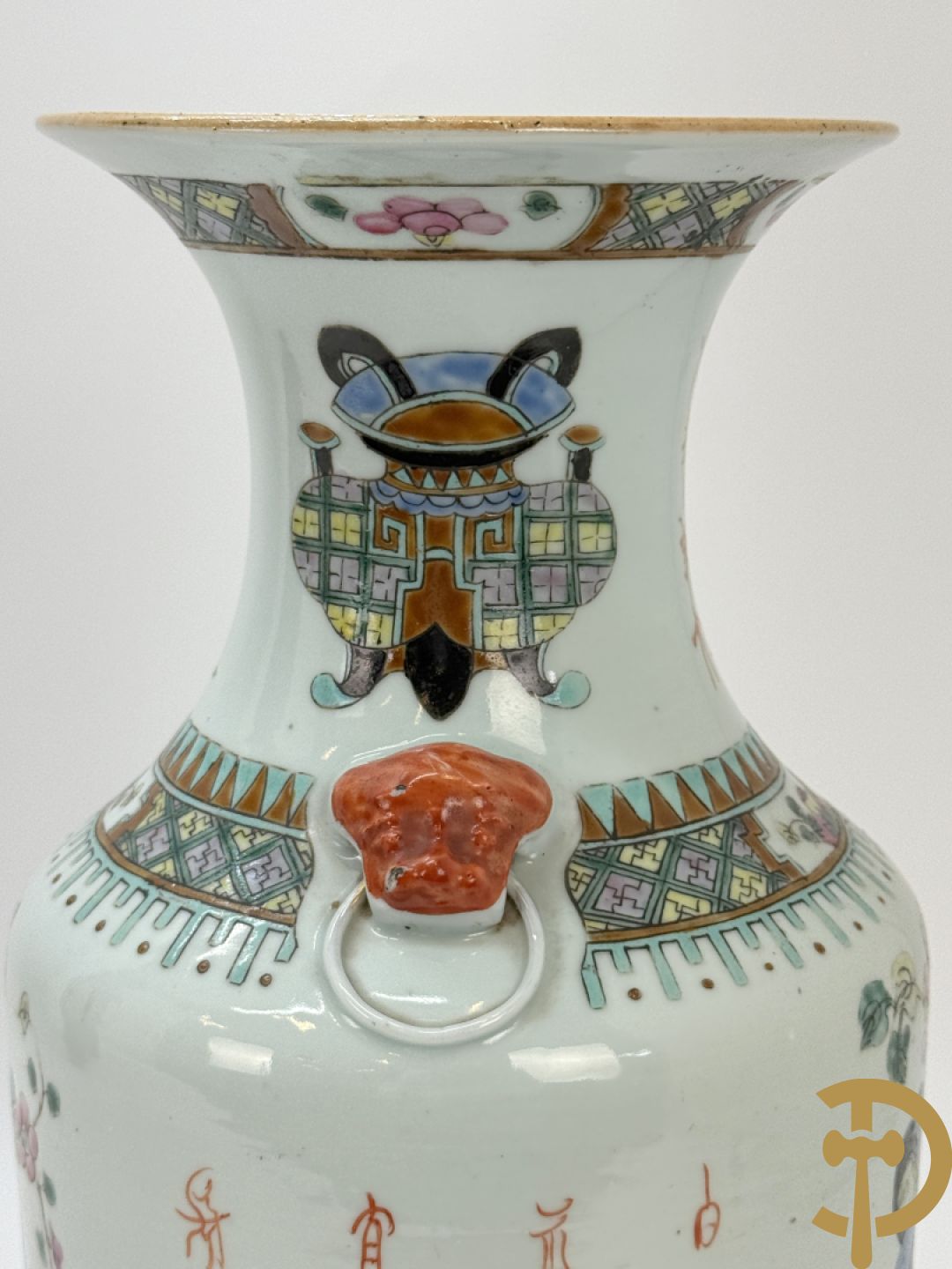Chinese porseleinen vaas met decor van bloemen in bloemenvaas
