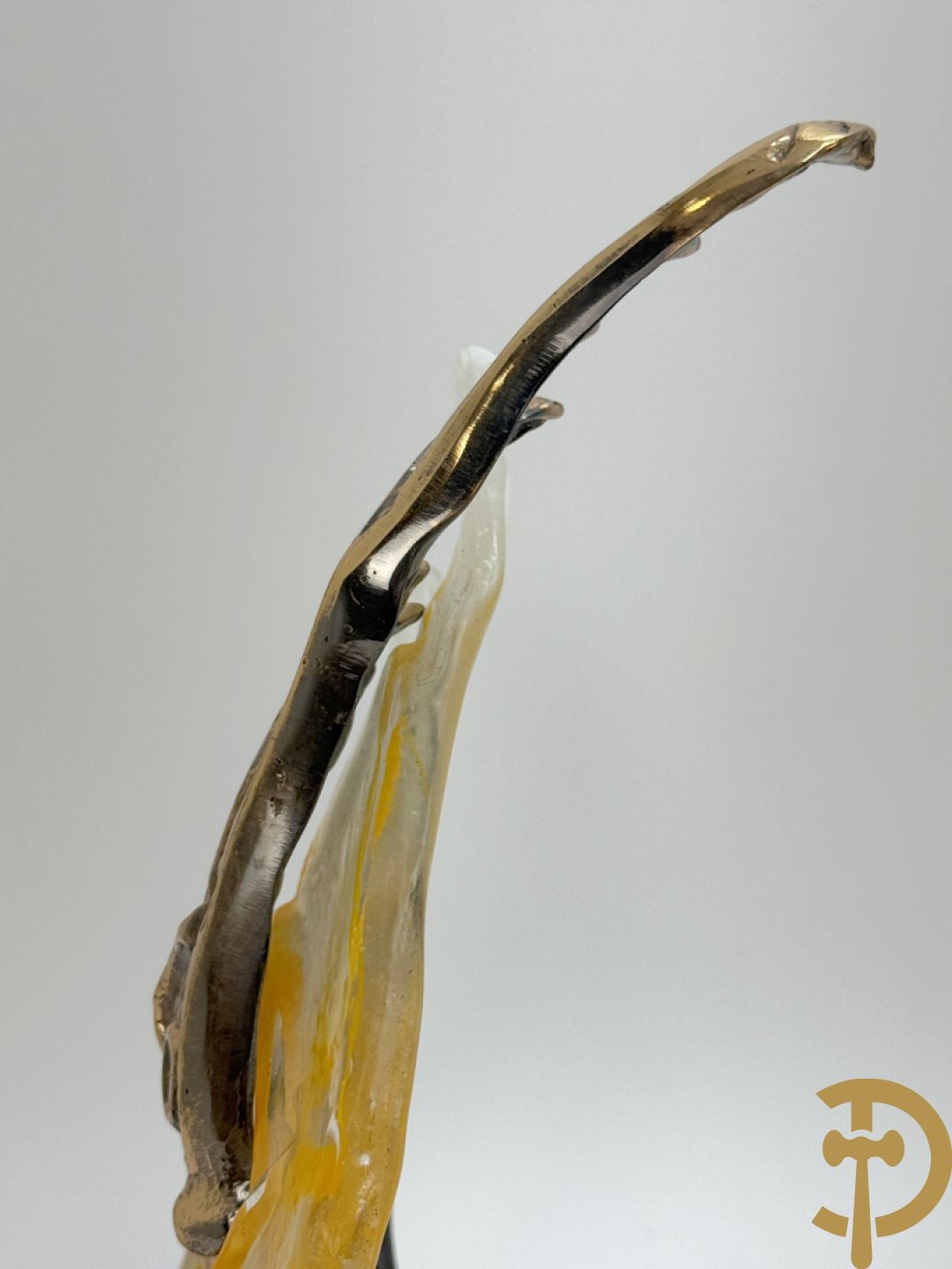 LOHE getekend - Surrealistische kopersculptuur met glas in de vorm van een vis