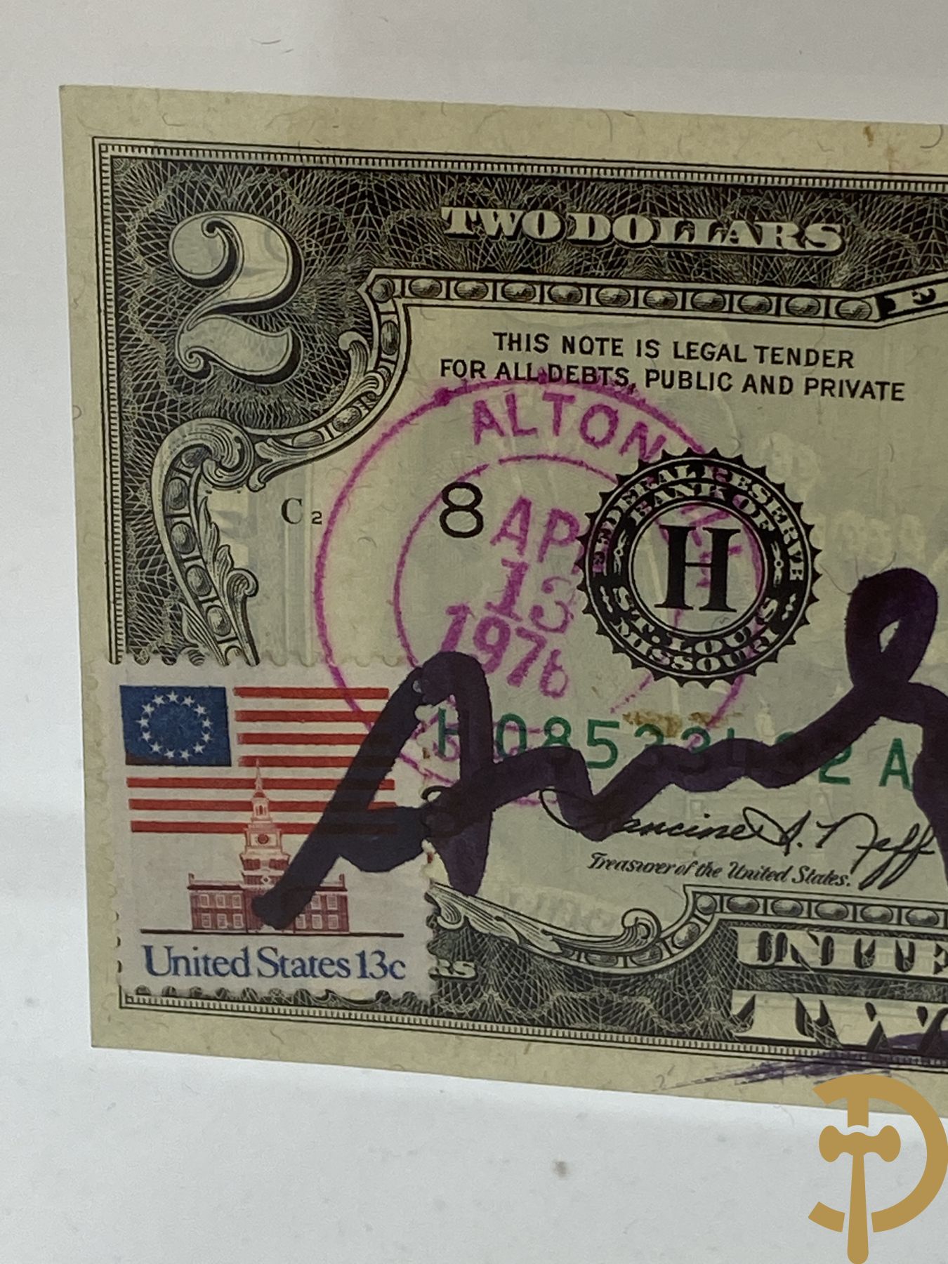 Warhol Andy getekend op Amerikaans 2 dollar biljet  
Serial Number: H08533432A
Year: 1976
Stamp and stamp of the American post office dated April 13, 1976 
Factory Warhol stamp on the back