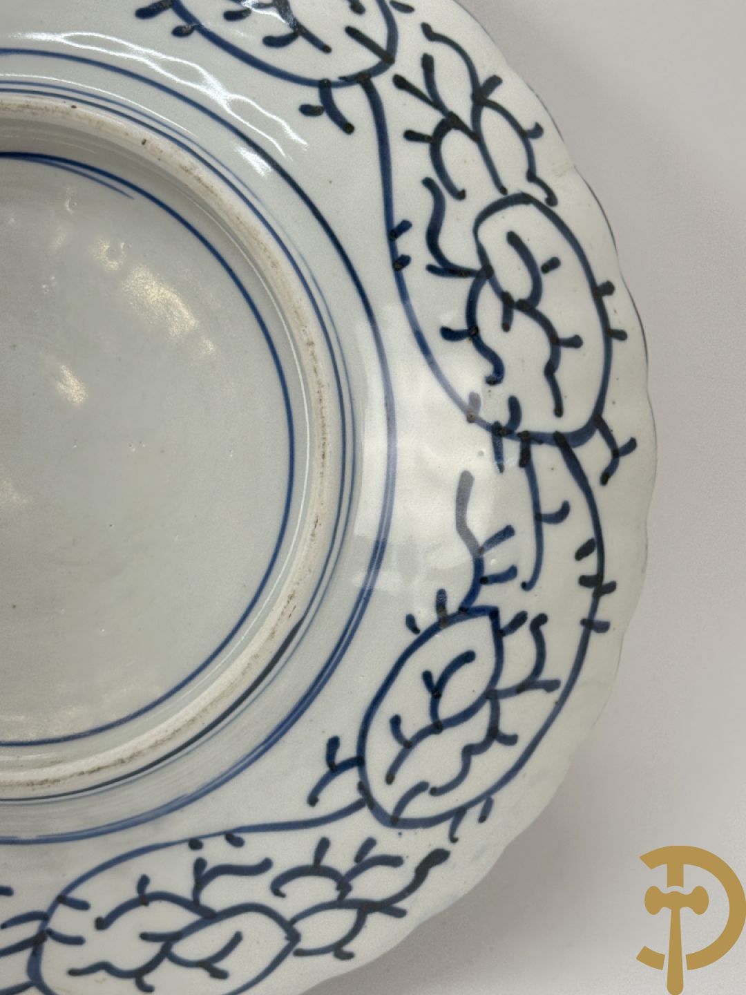 Twee porseleinen Imari schotels