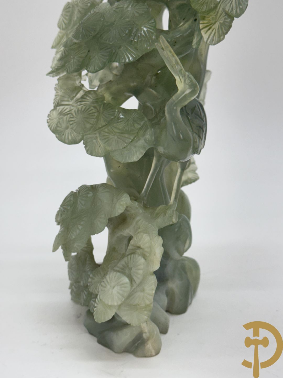 Jadeiet sculptuur van boom met vogels + koppel vogels op bloemen in jadeiet + 2 vogels op tak in jadeiet