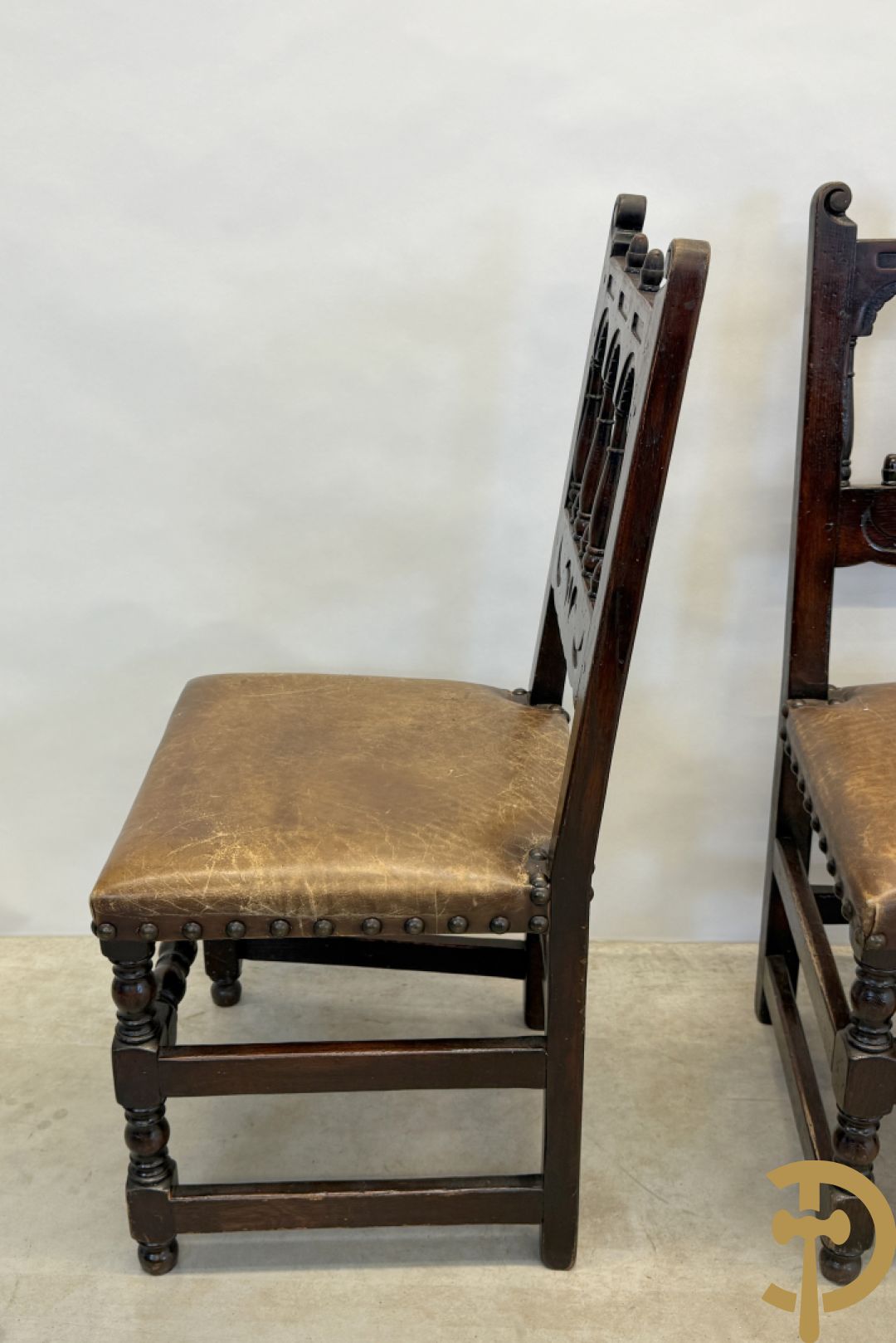 Grote massief eiken openklapbare gatelegg tafel + 6 Engelse eiken stoelen met lederen zitting