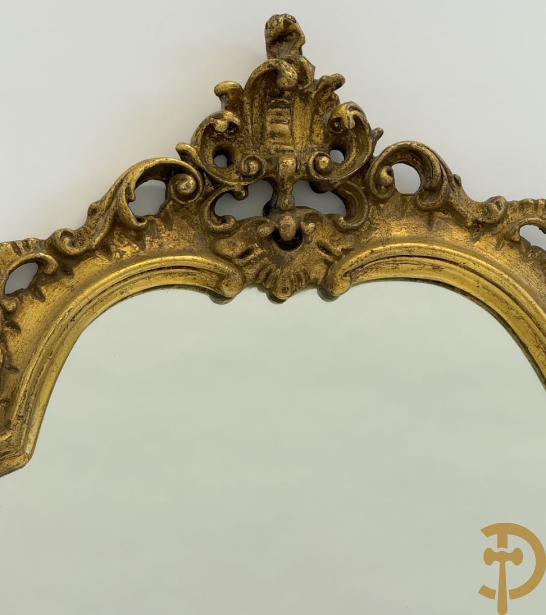 Vergulde spiegel met rocailles en bloemenmotieven, Louis XV stijl