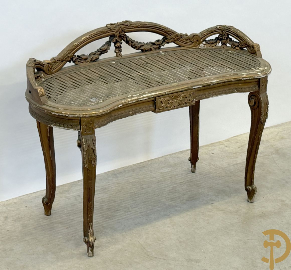 Vergulde Louis XVI banquette met bloemenguirlandes en canage
