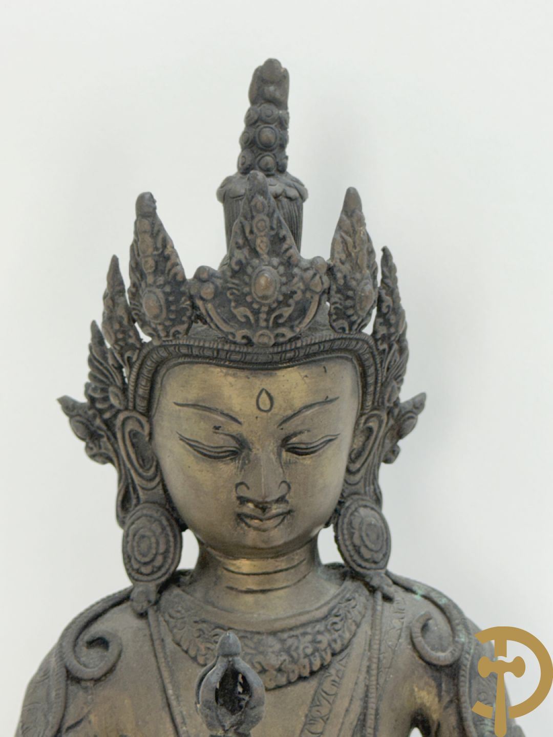 Bronzen neergezeten Boedha