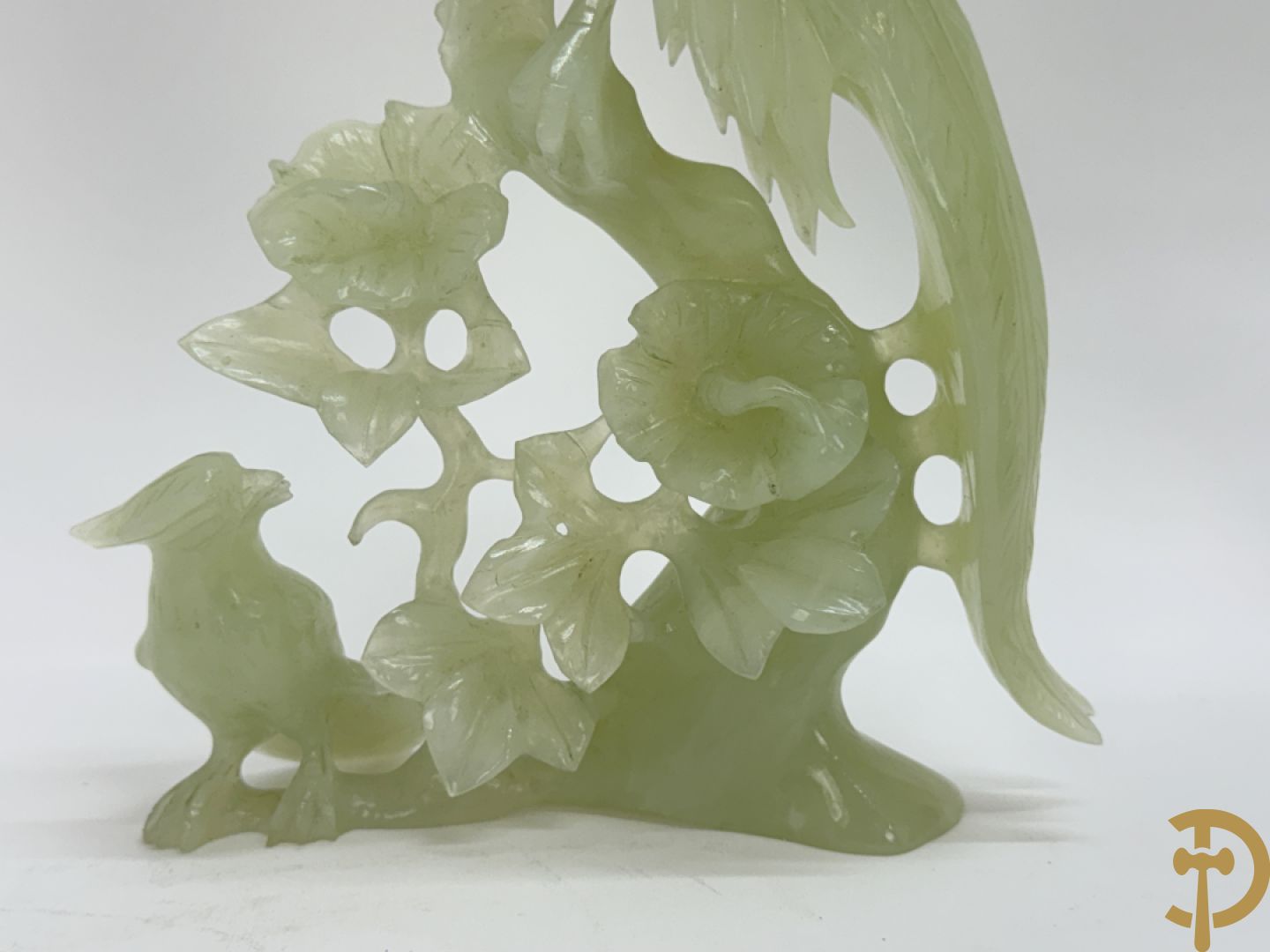 Jadeiet sculptuur van boom met vogels + koppel vogels op bloemen in jadeiet + 2 vogels op tak in jadeiet