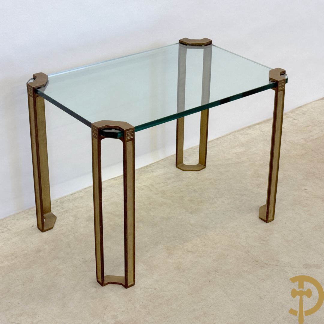 Design bijzettafel met glazen blad op 4 koperen poten