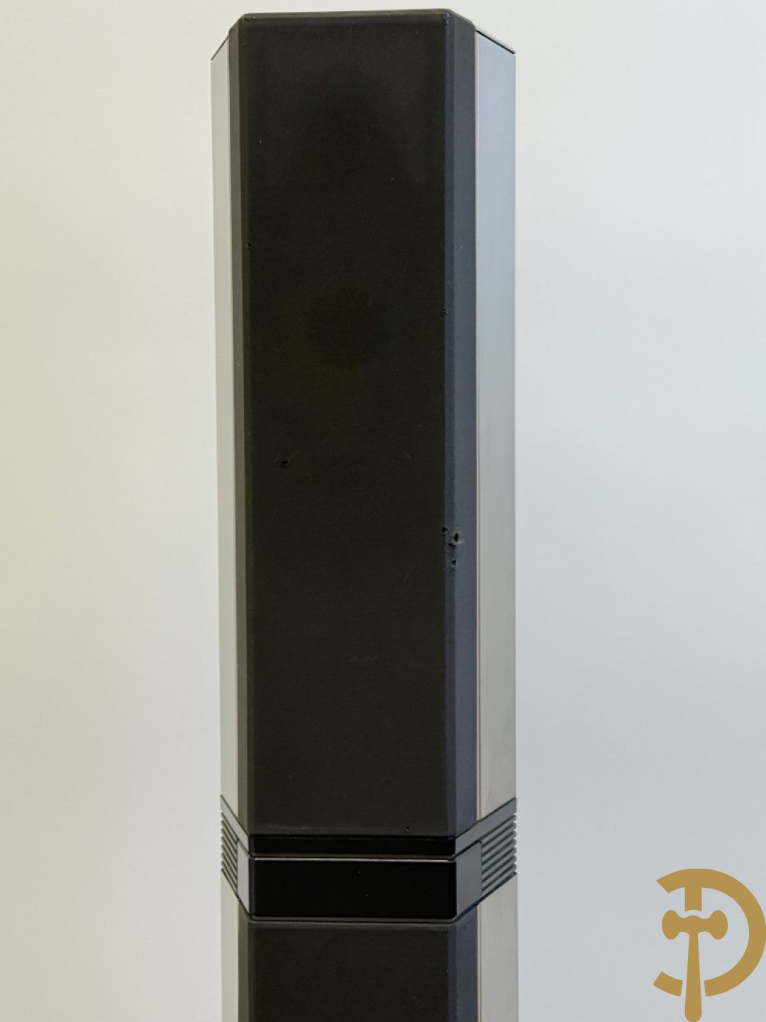 Design muziekinstallatie B & O Beocenter 9500 met bijhorende toren luidsprekers type 6611