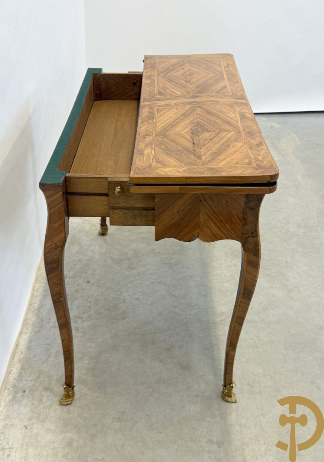 Gemarketteerd openklapbaar/kantelbare speeltafel op bronzen sabots