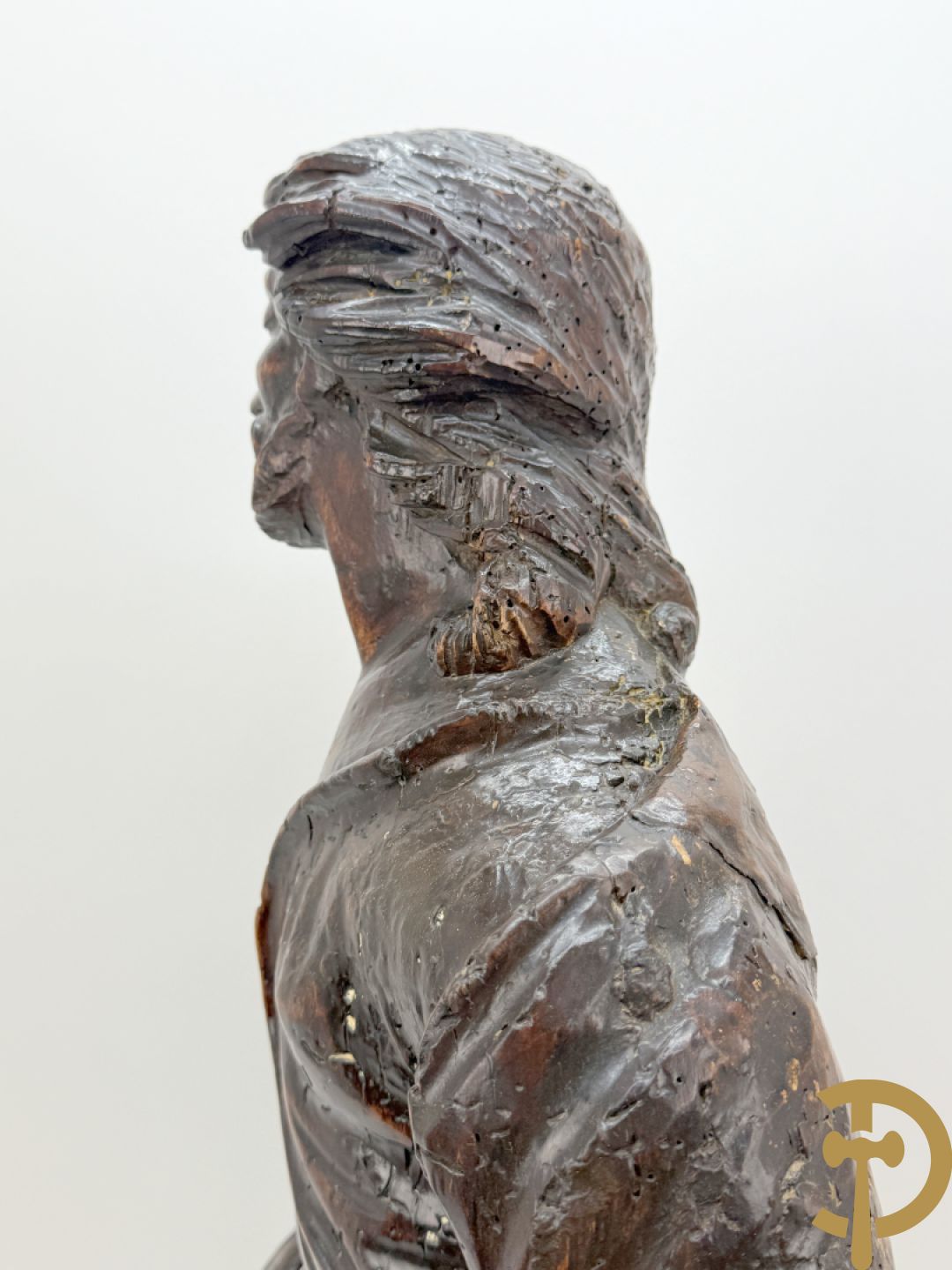 Houtgesculpteerde antieke religieuse voorstelling van evangelist, 18e