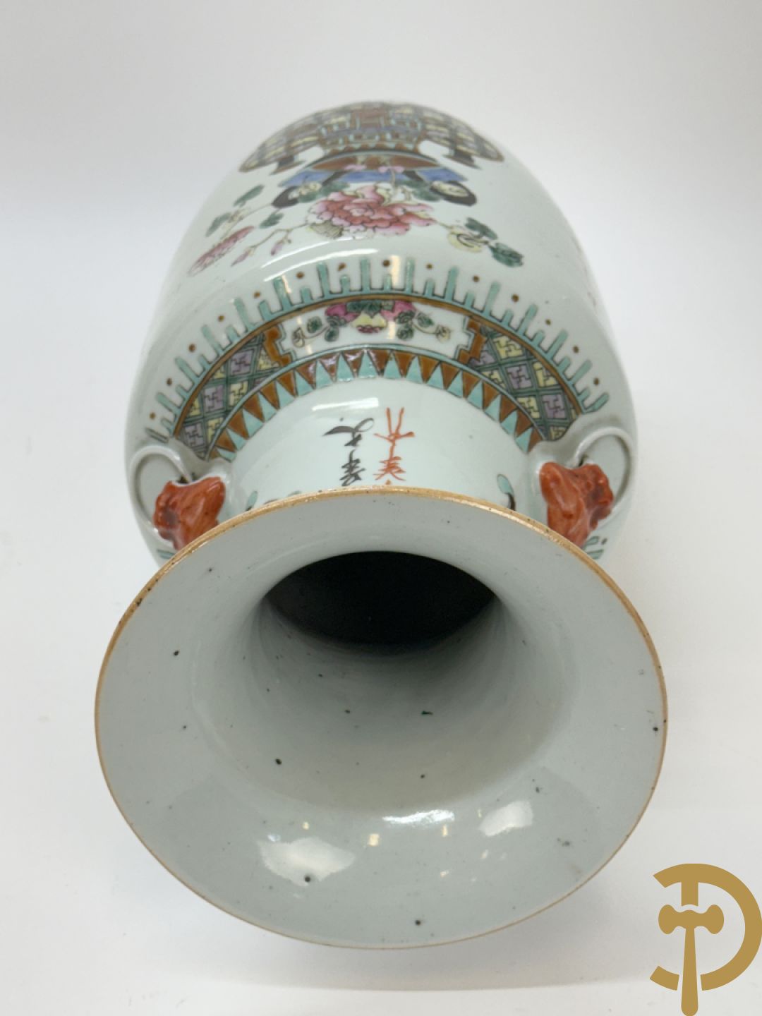 Chinese porseleinen vaas met decor van bloemen in bloemenvaas