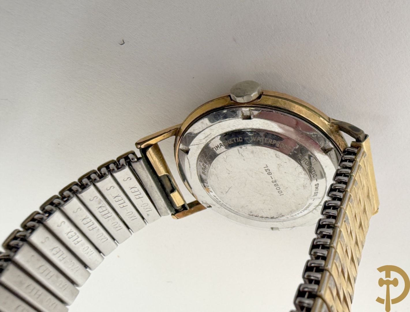 Zeventien vintage dames- en heren polsbandhorloges + 2 binnenwerken