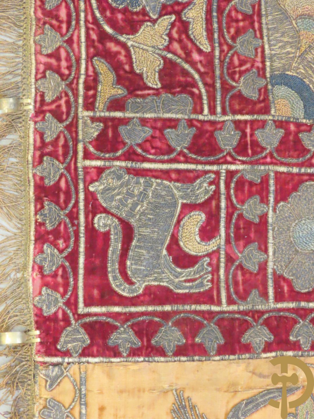 Vroege 19e tapisserie met brocaat van korenaren, paradijsvogels en bloemenmotieven